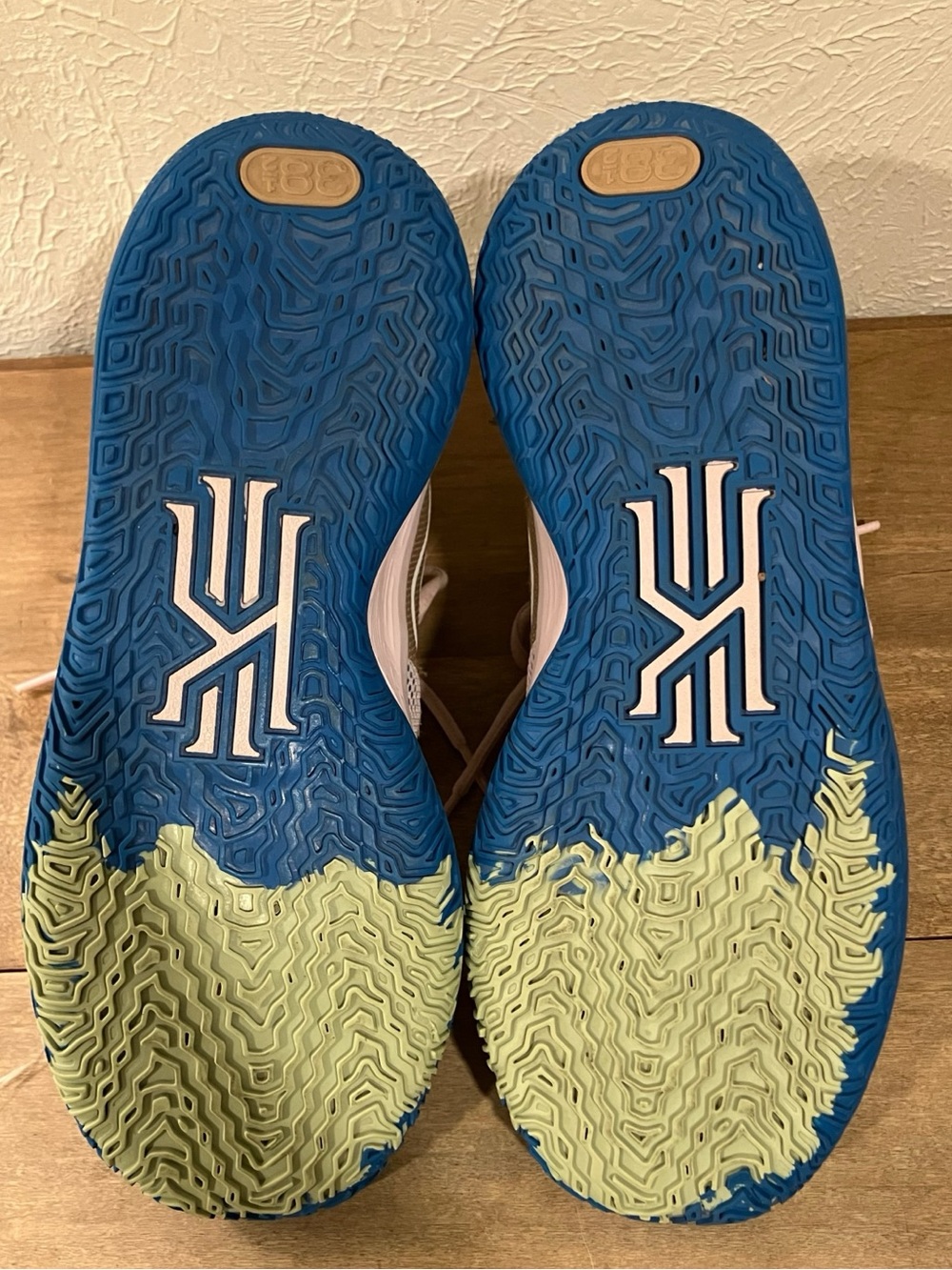 Nike Kyrie 7 ‘1 World 1 People’ Sneaker - Picture 12 of 12